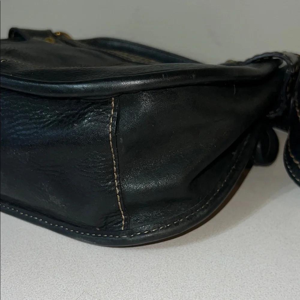 Fossil shoulder Bag with Contrast Stitching